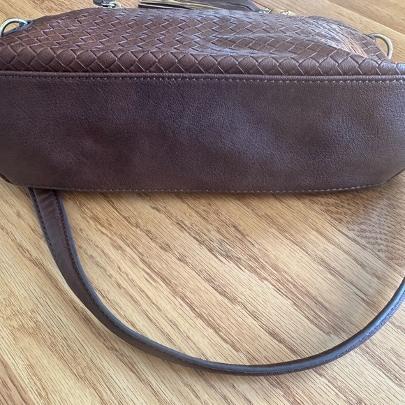 Liz Claiborne Tan Brown Faux Leather Woven Shoulder Bag Tassle - Picture 4 of 8